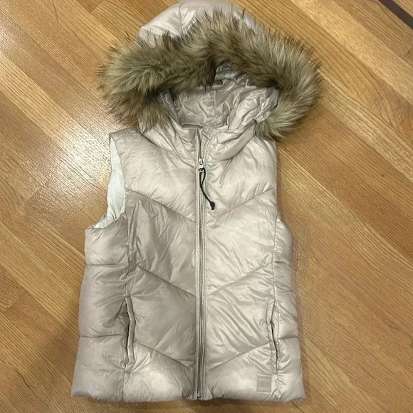 BNWOT Gap Kids Puffer vest - Picture 1 of 5